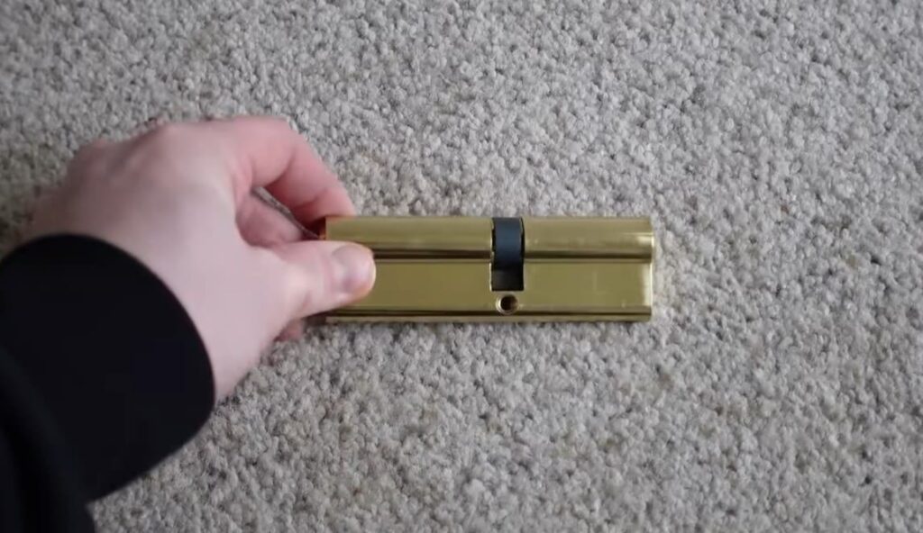 how to replace a door lock