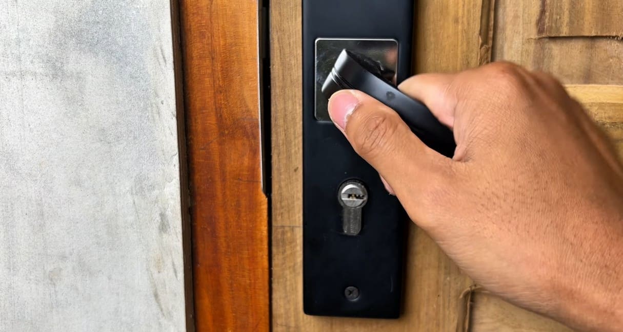 What Is a Central Rail Key Operated Lock?