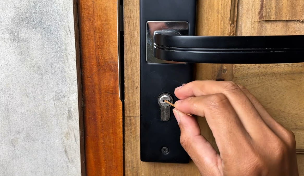 What Is a Central Rail Key Operated Lock?