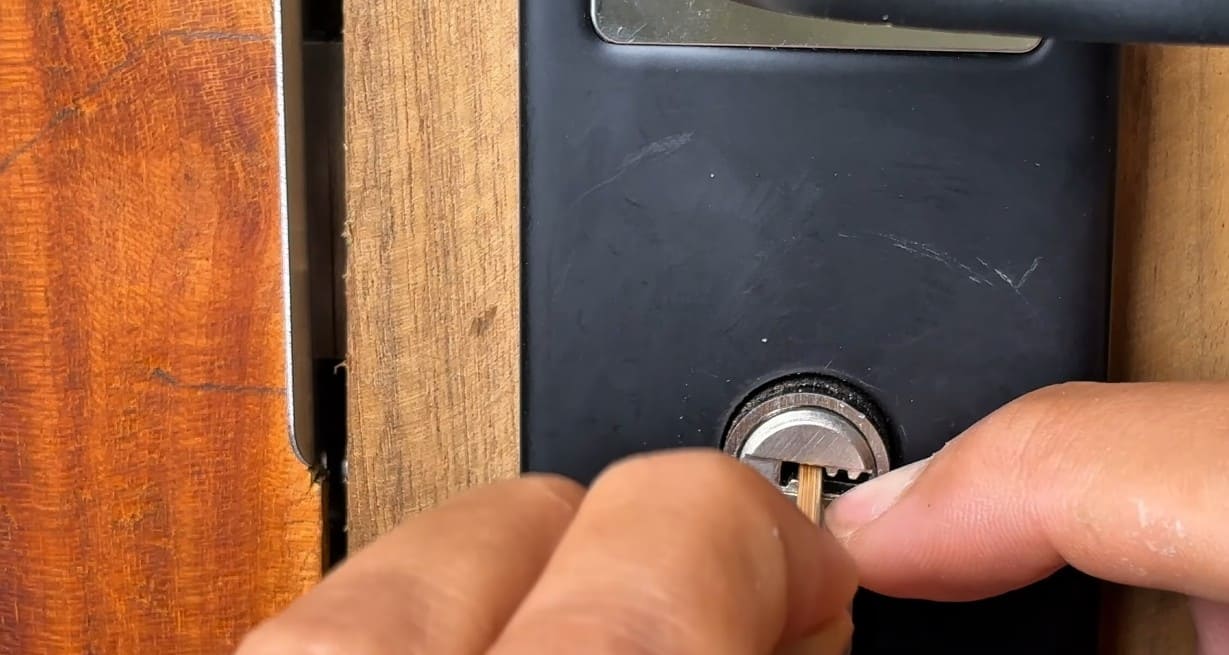 What Is a Central Rail Key Operated Lock?